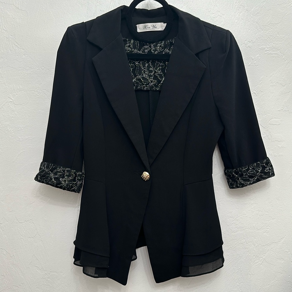 Xin Yu Vintage Half Sleeve Black & Silver Lace Cuff One Button Jacket